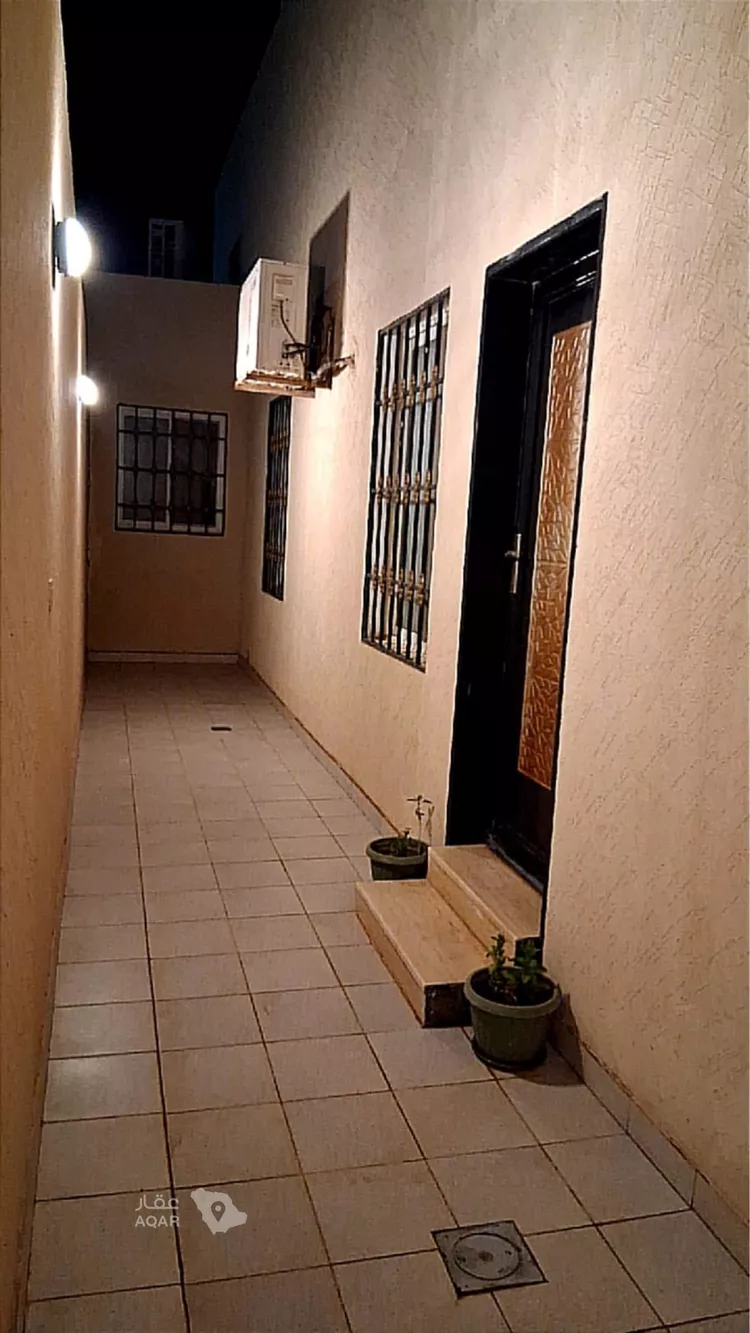 Floor for Rent in Riyadh Al Mahdiyah 7
