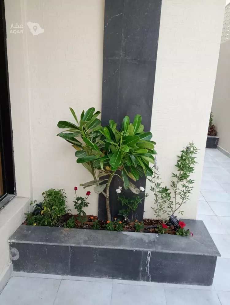 Floor for Rent in Riyadh Al Malqa 5