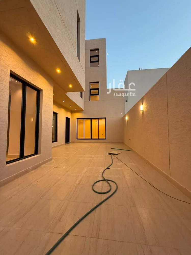 فيلا للبيع في شارع السيل الكبير, حي المهدية, مدينة الرياض, منطقة الرياض صورة 5