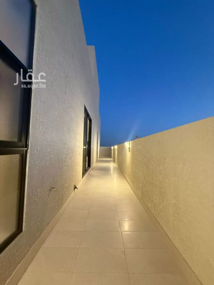 فيلا للبيع في شارع السيل الكبير, حي المهدية, مدينة الرياض, منطقة الرياض 18