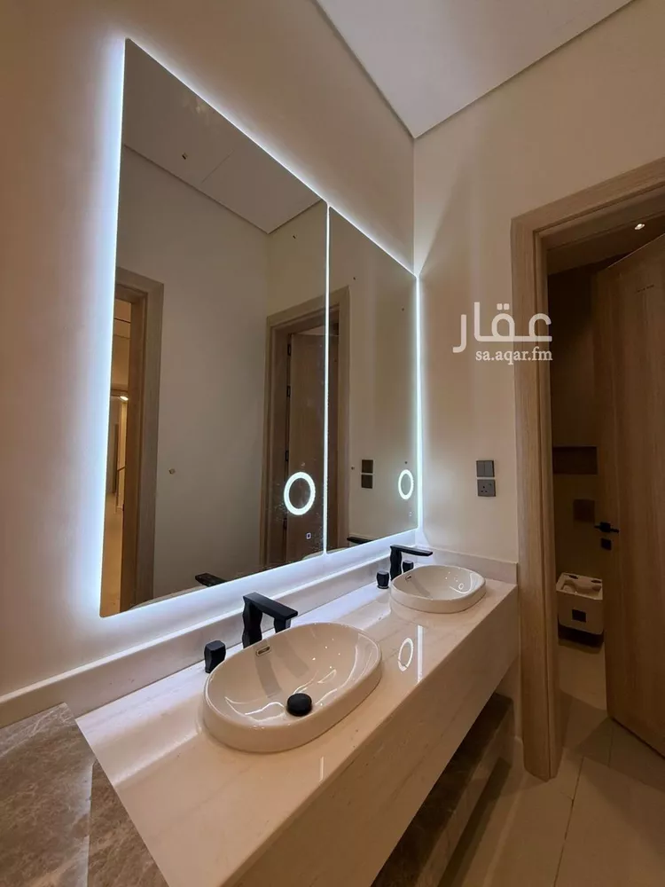فيلا للبيع في شارع عبداللطيف بن المبارك, حي المهدية, مدينة الرياض, منطقة الرياض صورة 5