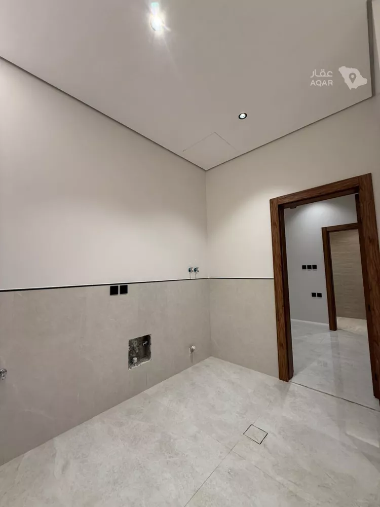 فيلا للبيع في شارع محرز بن سلمة, حي المهدية, مدينة الرياض, منطقة الرياض 12
