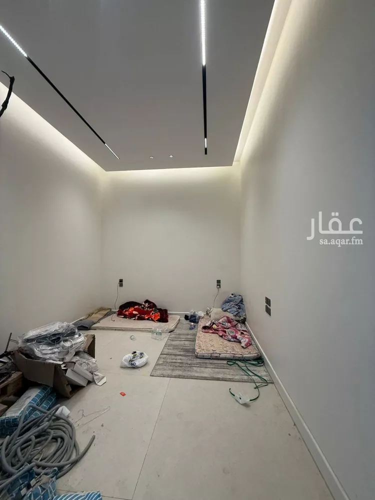 فيلا للبيع في شارع عبداللطيف بن المبارك, حي المهدية, مدينة الرياض, منطقة الرياض صورة 2