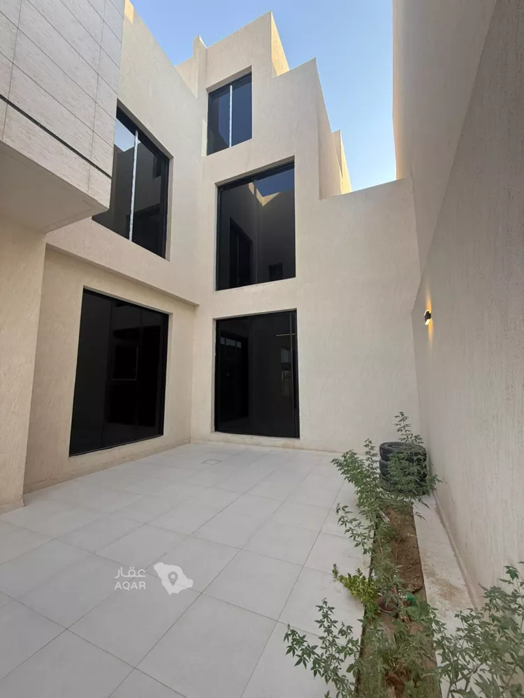 فيلا للبيع في شارع نصر بن مزاحم, حي المهدية, مدينة الرياض, منطقة الرياض 12