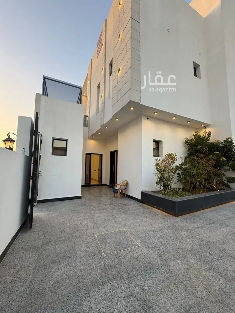 فيلا للبيع في شارع عبداللطيف بن المبارك, حي المهدية, مدينة الرياض, منطقة الرياض صورة 2