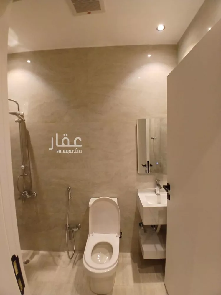 دور للبيع في شارع عبدالله الأنصاري, حي الخليج, مدينة الرياض, منطقة الرياض