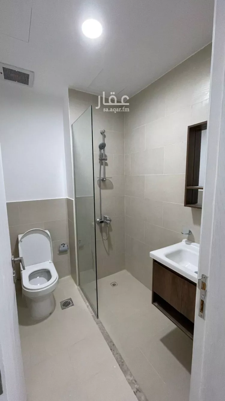 فيلا للبيع في شارع حارثة بن وهب الخزاعي, حي مطار الملك خالد الدولي, مدينة الرياض, منطقة الرياض صورة 2