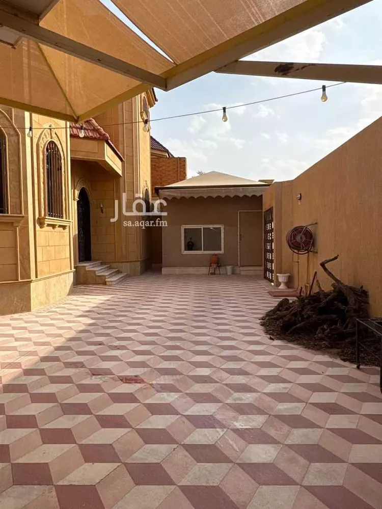 فيلا للبيع في شارع شعيب العبدي ، حي الربوة ، بريدة ، بريدة