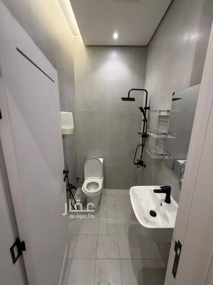 شقة للإيجار في شارع ابن الزبير الغرناطي, حي السعادة, مدينة الرياض, منطقة الرياض