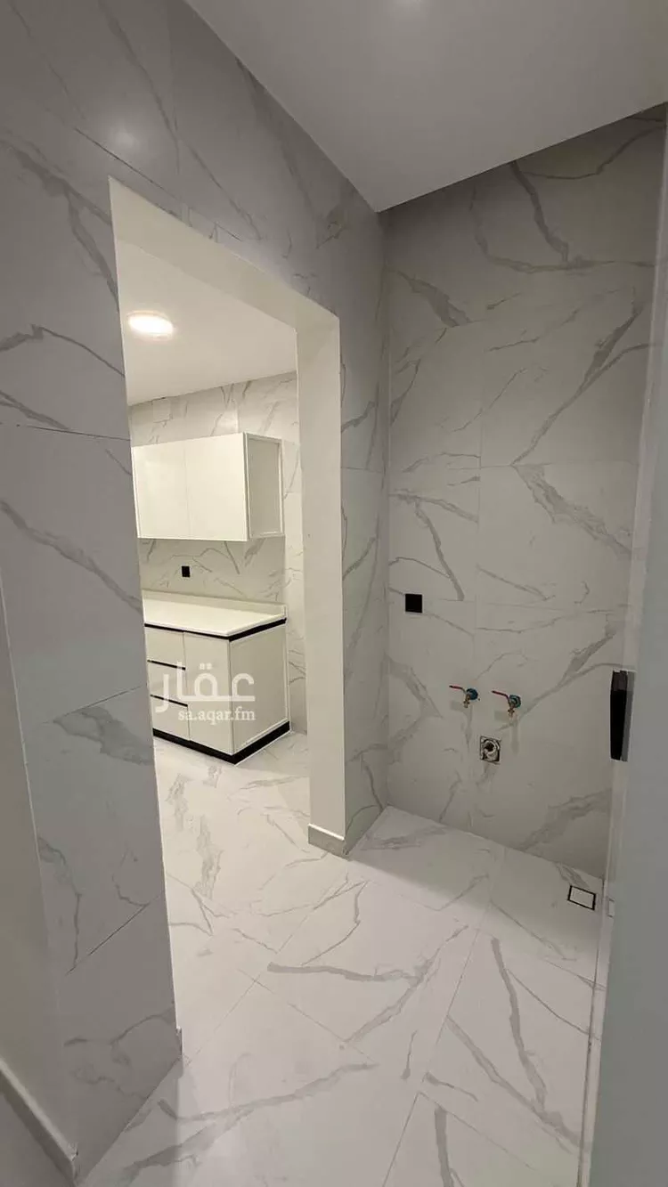 عمارة للبيع في شارع الاخاء, حي العقربية, مدينة الخبر, المنطقة الشرقية 13