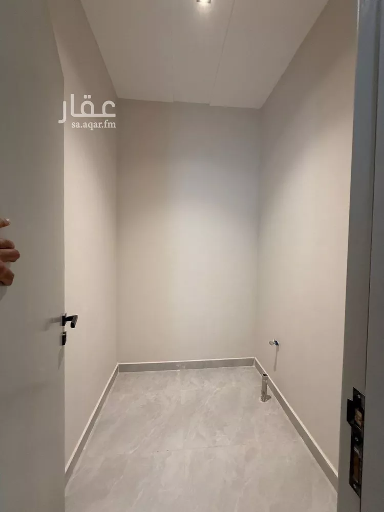 Floor for Sale in Riyadh Al Janadriyah 6