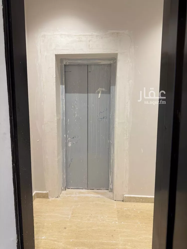 Floor for Sale in Riyadh Al Janadriyah 12