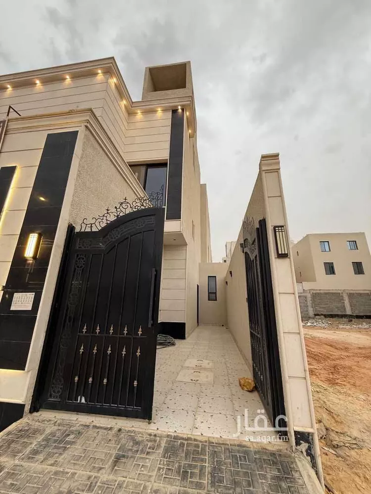 Floor for Sale in Riyadh Al Janadriyah 7