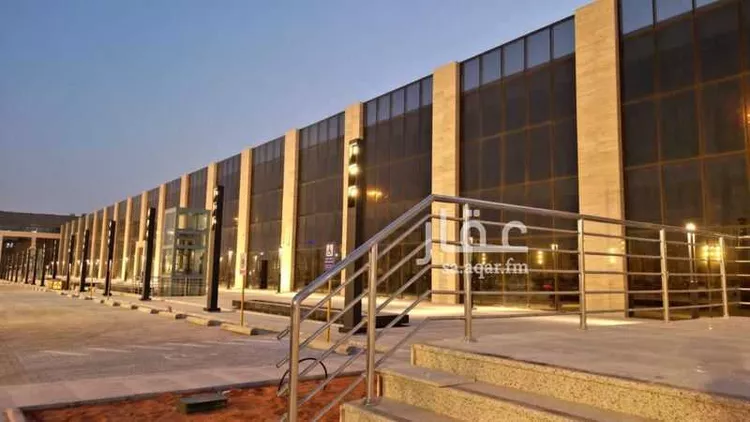 مكتب تجاري للإيجار في شارع الدائري الشرقي الفرعي, حي مغرزات, مدينة الرياض, منطقة الرياض صورة 3