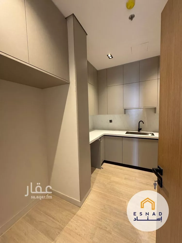 شقة للإيجار في شارع سكاكا, حي الحمراء, مدينة الخبر, المنطقة الشرقية 8