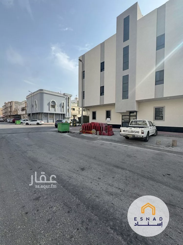 عمارة للبيع في شارع السابع عشر, حي الثقبة, مدينة الخبر, المنطقة الشرقية صورة 3