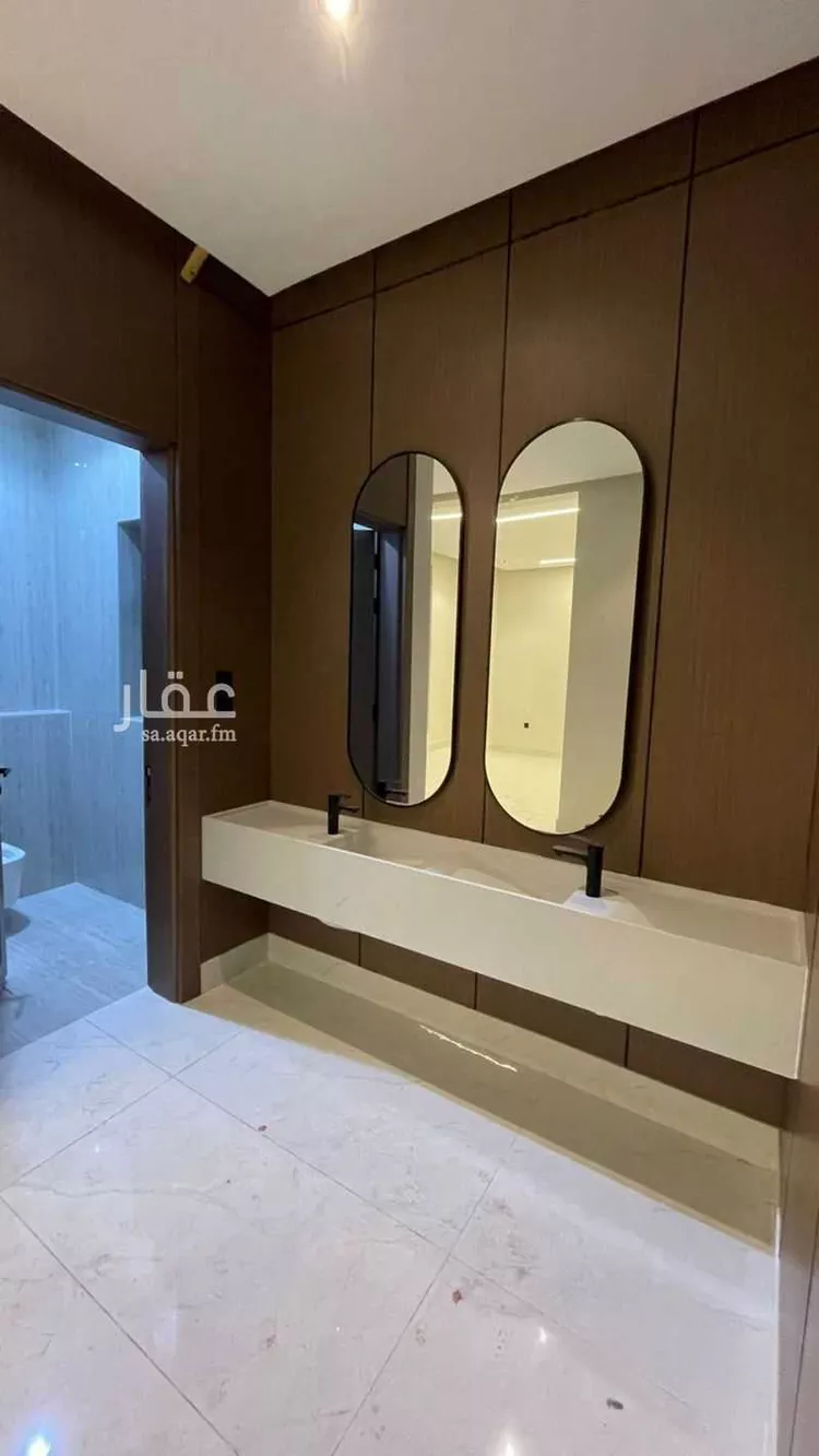 فيلا للبيع في شارع دينار بن حيان, حي ضاحية الملك فهد, مدينة الدمام, المنطقة الشرقية صورة 2