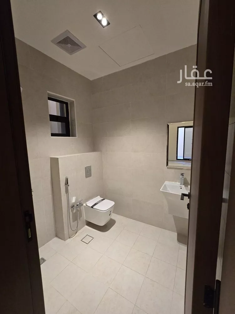دور للبيع في شارع مصطفى عبدالرزاق, حي عكاظ, مدينة الرياض, منطقة الرياض 6