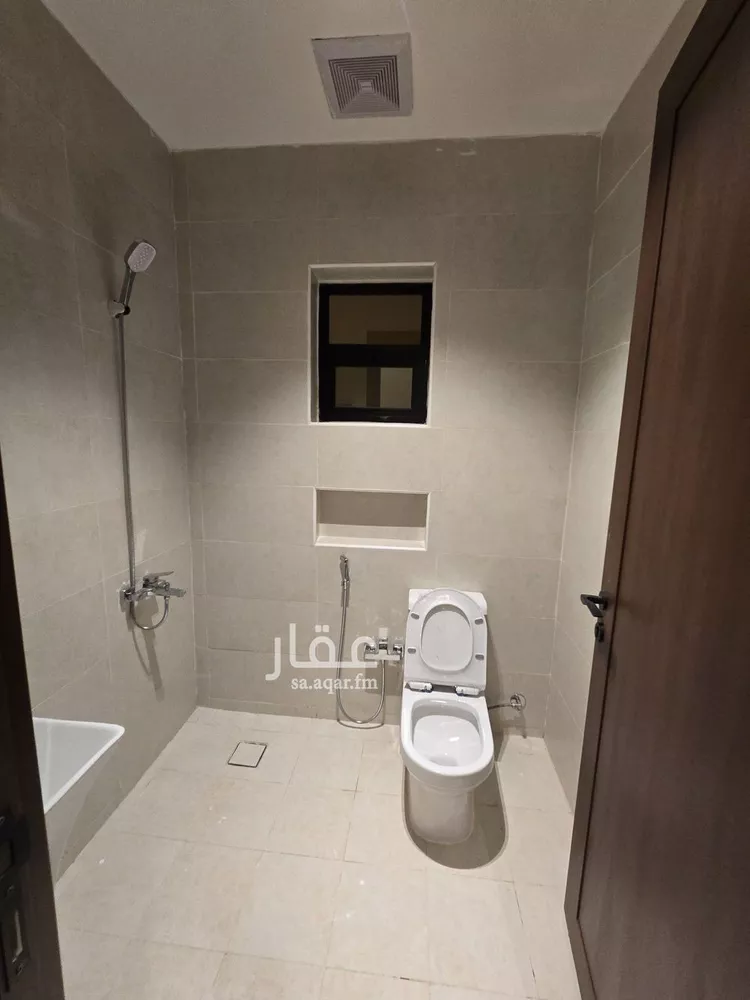 دور للبيع في شارع مصطفى عبدالرزاق, حي عكاظ, مدينة الرياض, منطقة الرياض 12