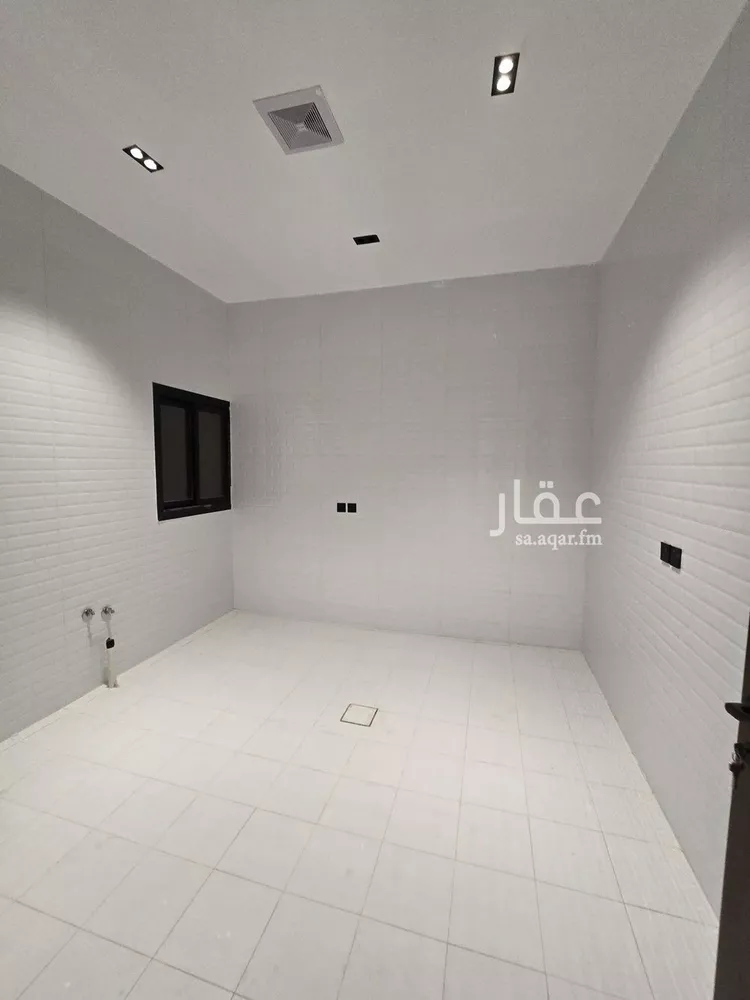 دور للبيع في شارع مصطفى عبدالرزاق, حي عكاظ, مدينة الرياض, منطقة الرياض 11