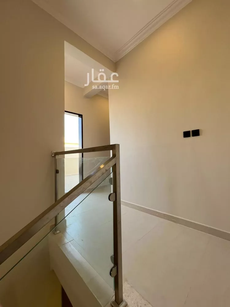 دور للبيع في شارع ابن سيده اللغوي , حي عكاظ, مدينة الرياض, منطقة الرياض صورة 3