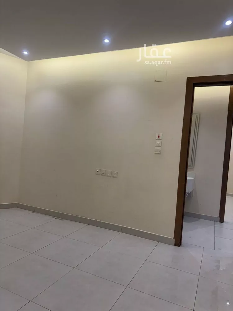 شقة للإيجار في شارع حسن الشاعر, حي عكاظ, مدينة الرياض, منطقة الرياض صورة 2