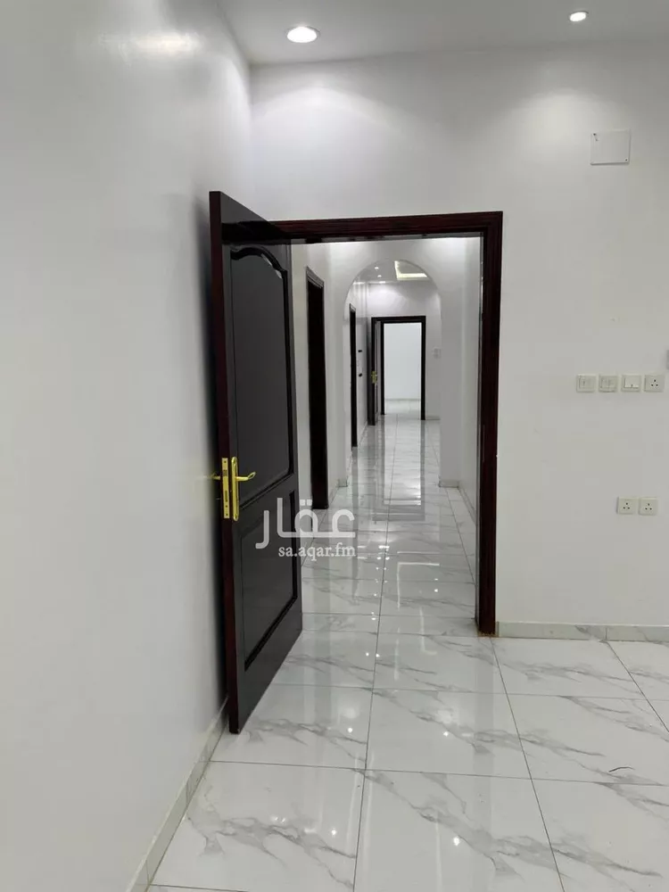 شقة للإيجار في شارع عبداللطيف ابن احمد, حي الملك فهد, مدينة المدينة المنورة, منطقة المدينة المنورة 14