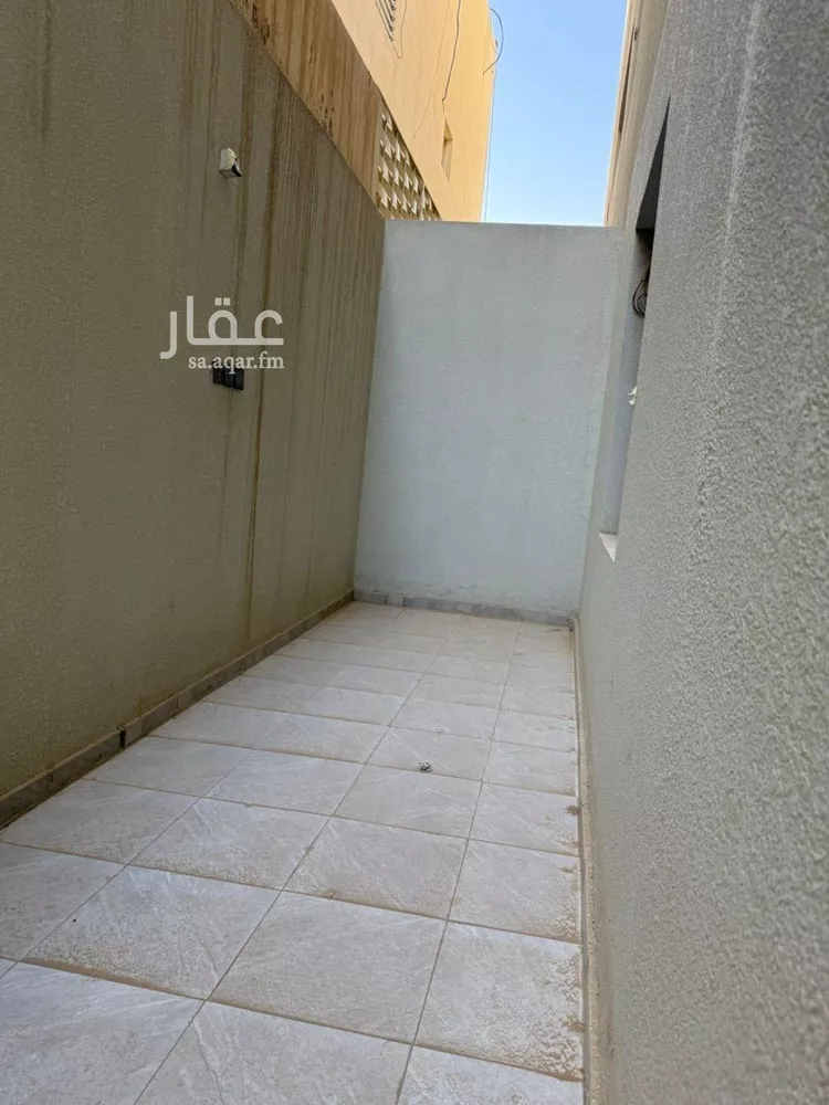 Floor for Rent in Riyadh Al Malqa 21