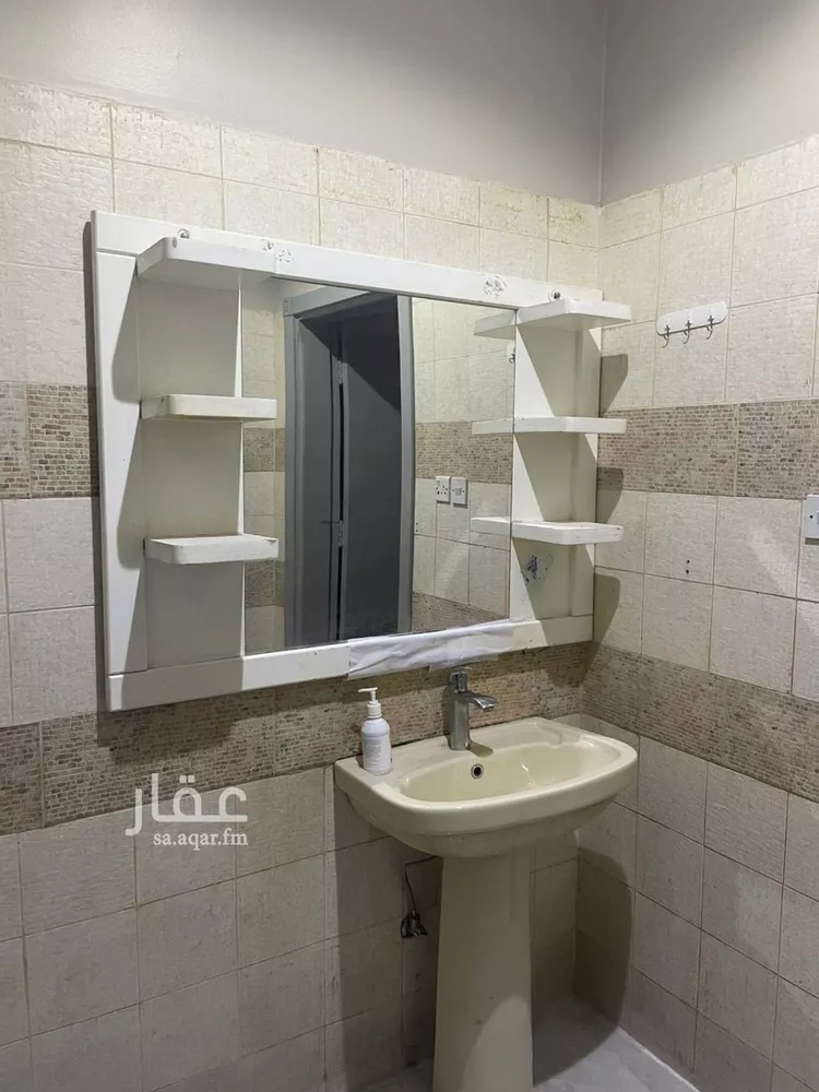 شقة للإيجار في شارع عبدالله بن الزبير, حي العريجاء الغربي, مدينة الرياض, منطقة الرياض صورة 2