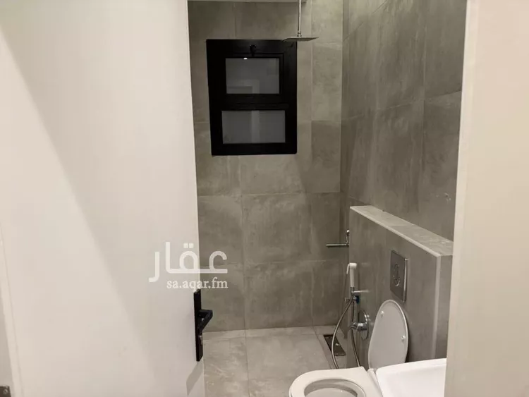 Floor for Rent in Riyadh Al Malqa 8