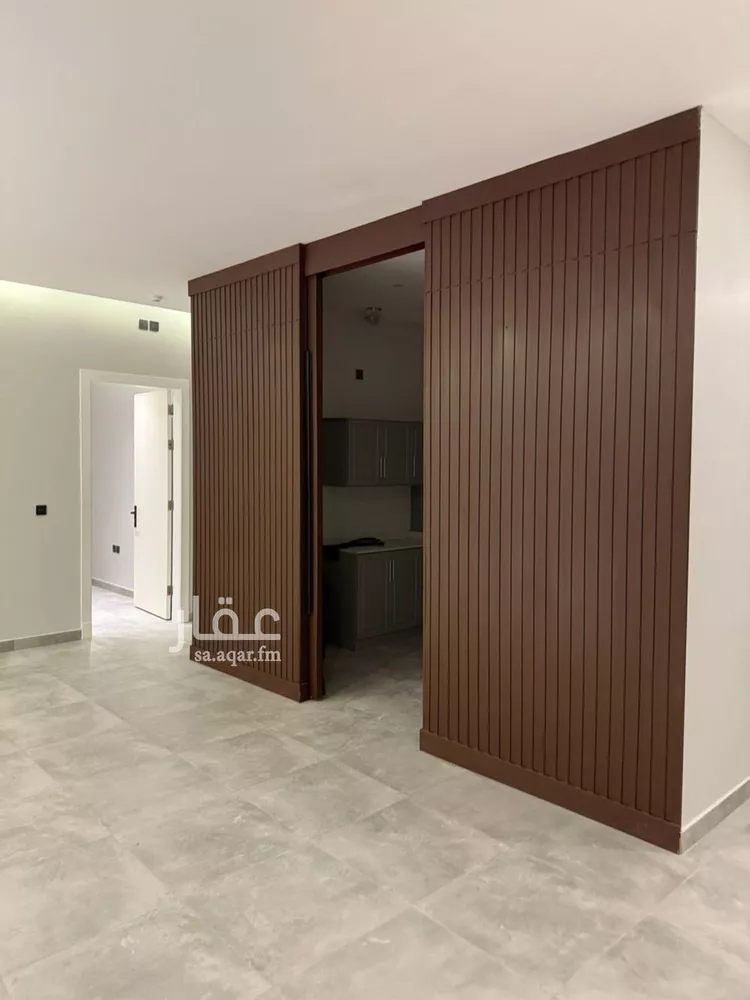 Floor for Rent in Riyadh Al Malqa 12