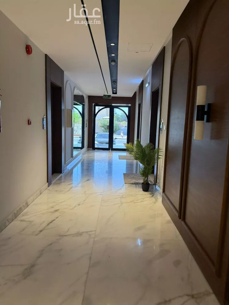 Floor for Rent in Riyadh Al Malqa 10