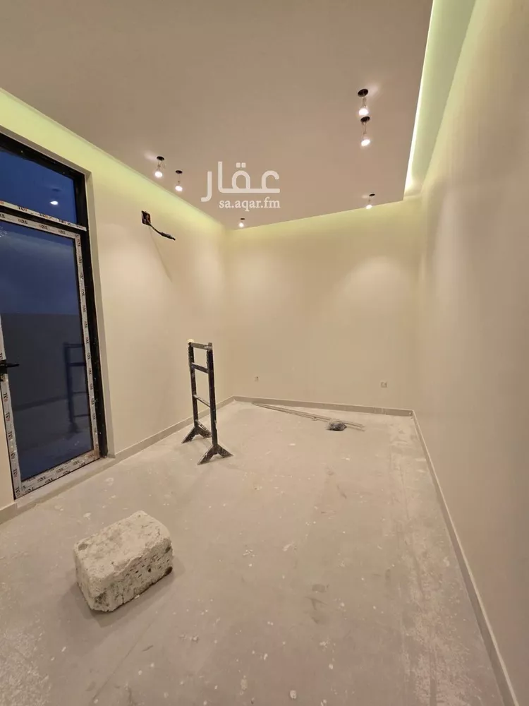Floor for Sale in Riyadh King Faisal 11