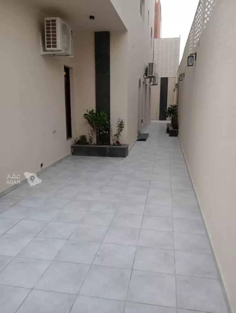 Floor for Rent in Riyadh Al Malqa 14