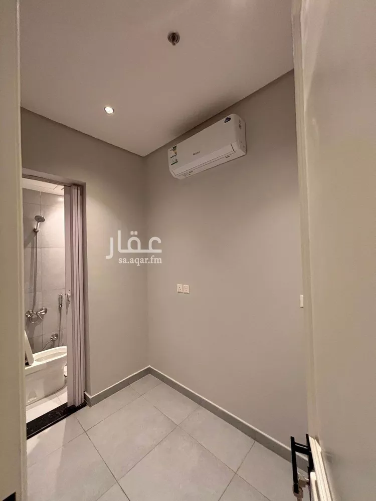 شقة للإيجار في شارع طريق الامام سعود بن فيصل, حي الملقا, مدينة الرياض, منطقة الرياض صورة 2