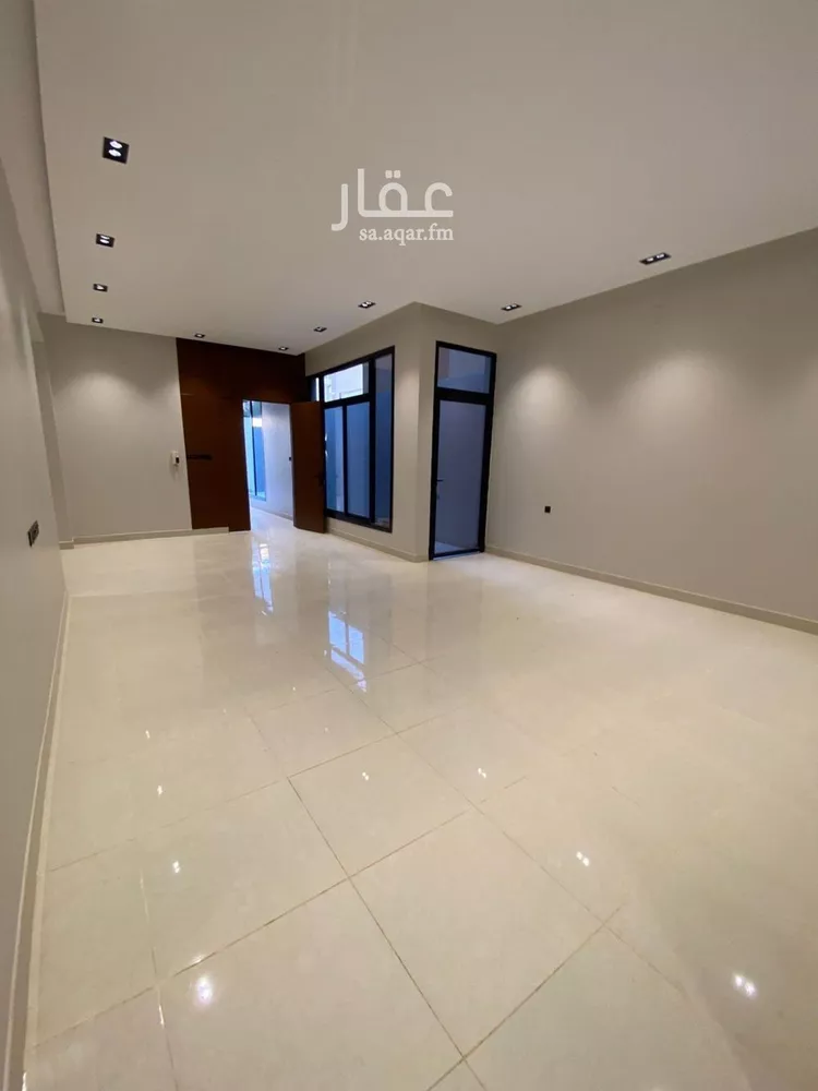 Floor for Sale in Riyadh Al Yarmouk 12