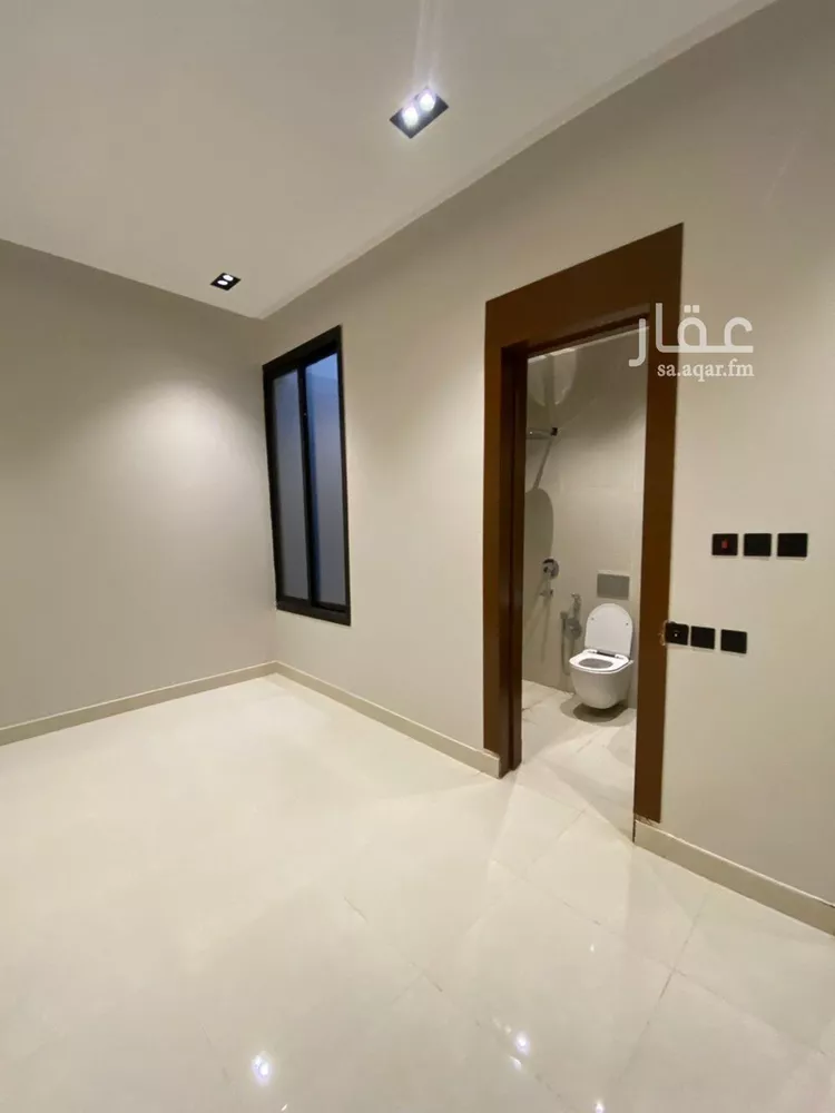 Floor for Sale in Riyadh Al Yarmouk 7