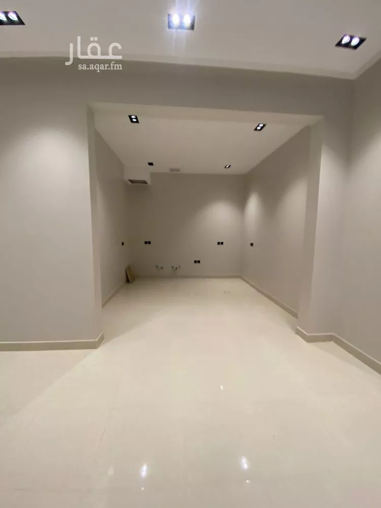 Floor for Sale in Riyadh Al Yarmouk 14