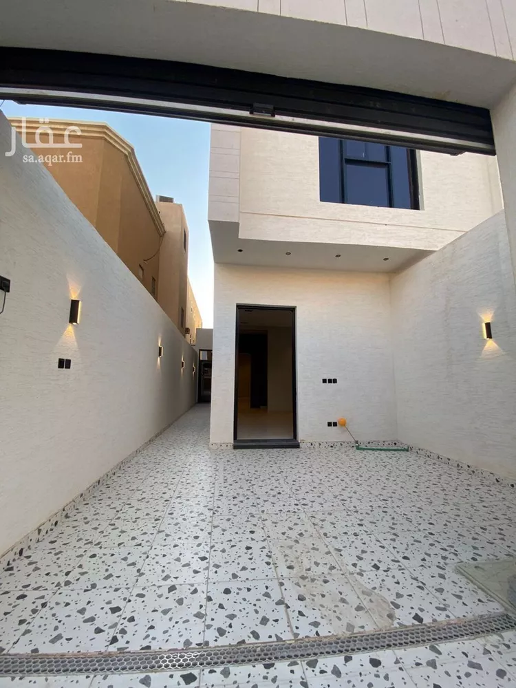 Floor for Sale in Riyadh Al Yarmouk 11