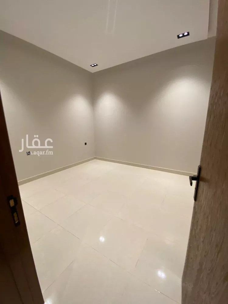 Floor for Sale in Riyadh Al Yarmouk 8