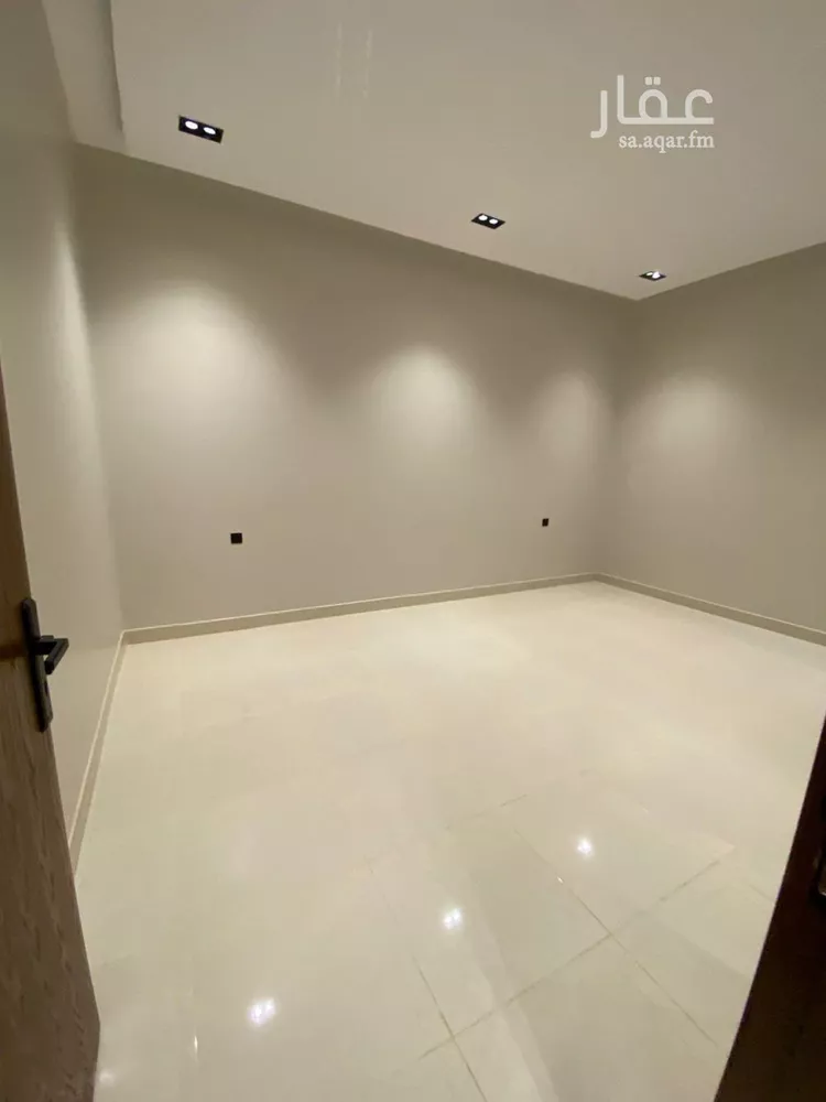 Floor for Sale in Riyadh Al Yarmouk 15