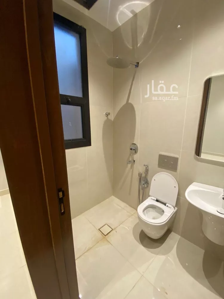 Floor for Sale in Riyadh Al Yarmouk 10