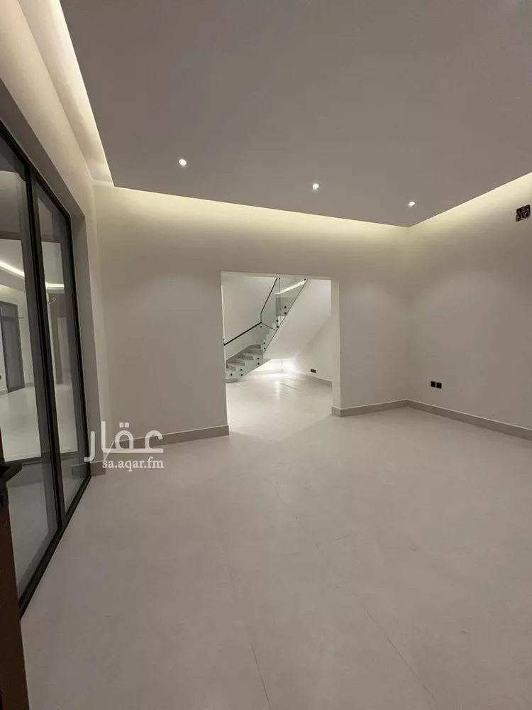 فيلا للبيع في شارع عمر بن يوسف المقرئ, حي المهدية, مدينة الرياض, منطقة الرياض صورة 2