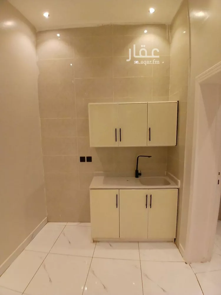 شقة للإيجار في شارع الشيخ حسن بن حسين بن علي, حي إشبيلية, مدينة الرياض, منطقة الرياض صورة 3