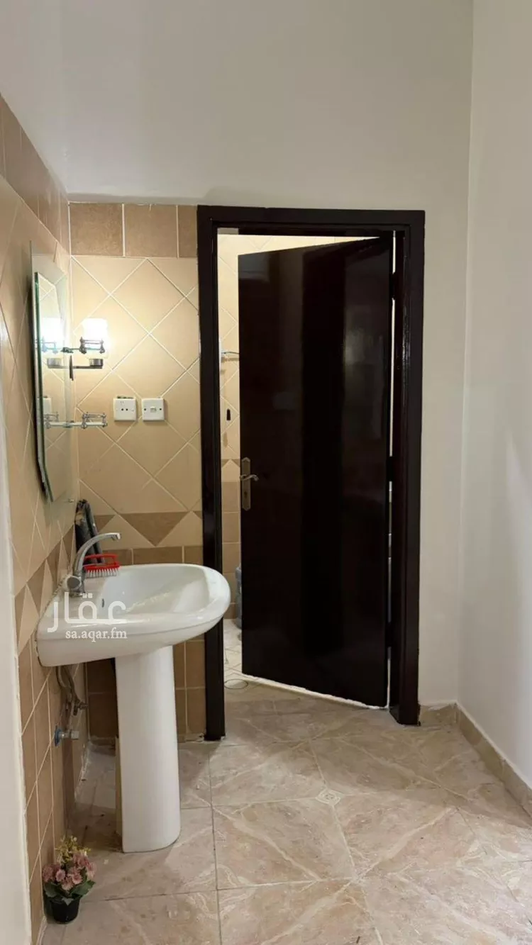 شقة للبيع في شارع وادي الخضارم, حي بدر, مدينة الرياض, منطقة الرياض صورة 3