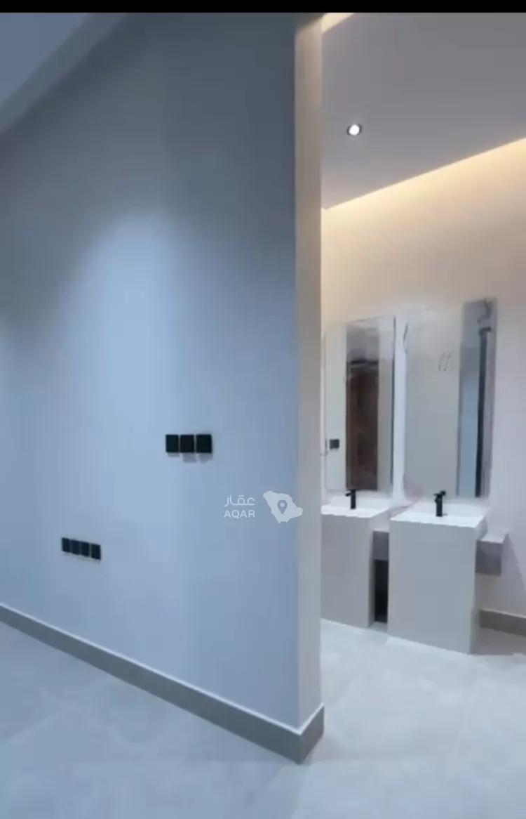 Floor for Sale in Riyadh Al Janadriyah 9