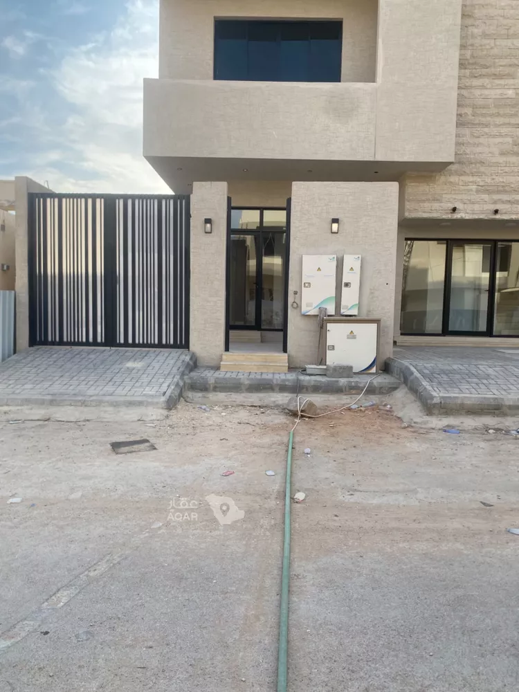 Floor for Sale in Riyadh Ar Rimal 10