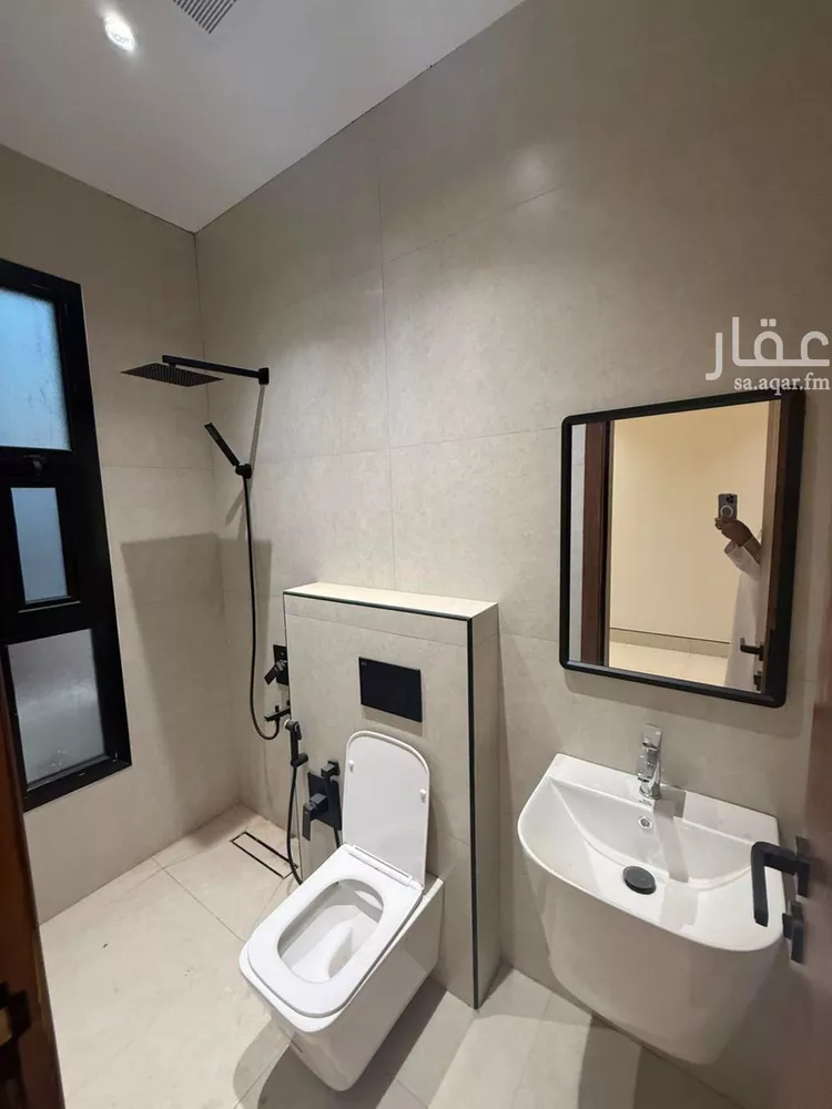 فيلا للبيع في شارع عبداللطيف بن المبارك, حي المهدية, مدينة الرياض, منطقة الرياض صورة 2