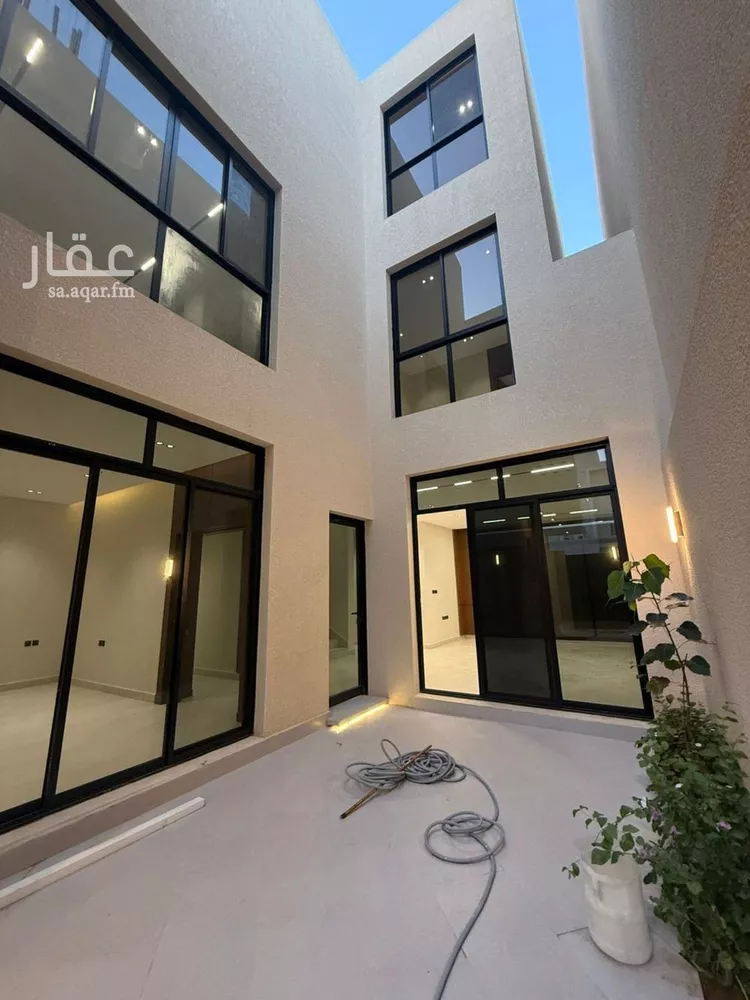 فيلا للبيع في شارع عبداللطيف بن المبارك, حي المهدية, مدينة الرياض, منطقة الرياض صورة 4