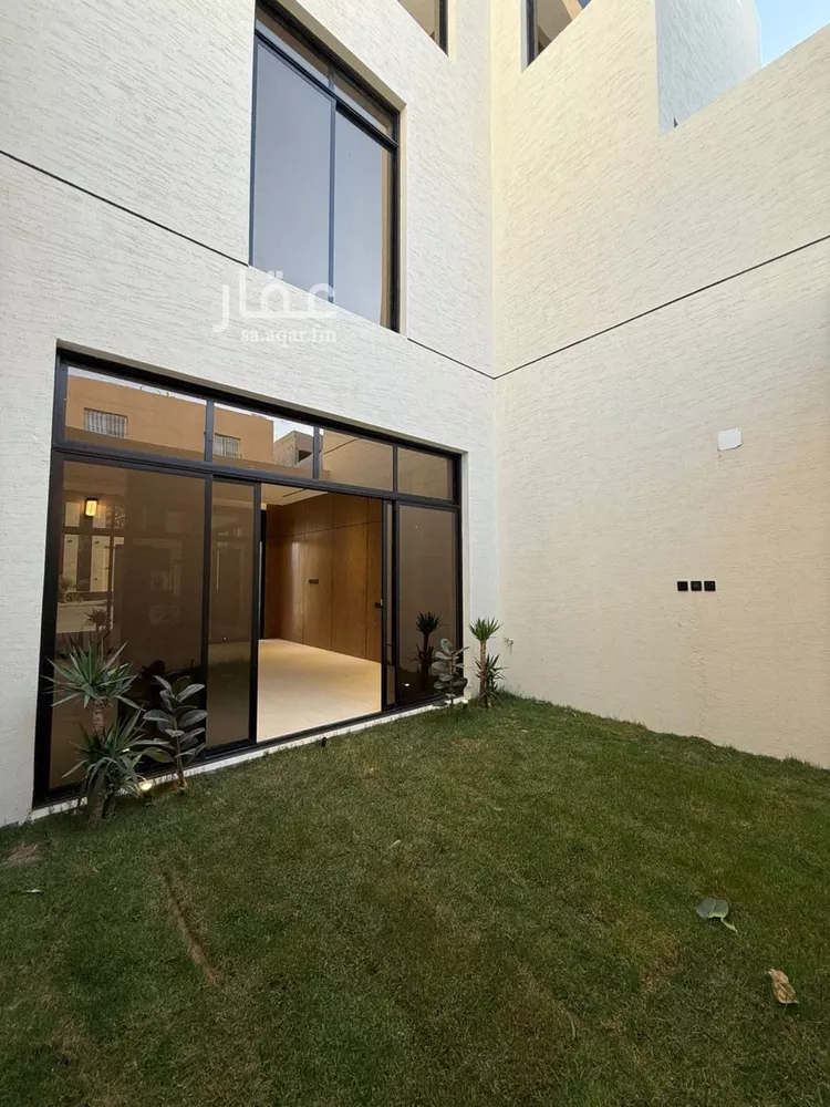 فيلا للبيع في شارع عمر بن عبدالقادر مفتي, حي المهدية, مدينة الرياض, منطقة الرياض صورة 5